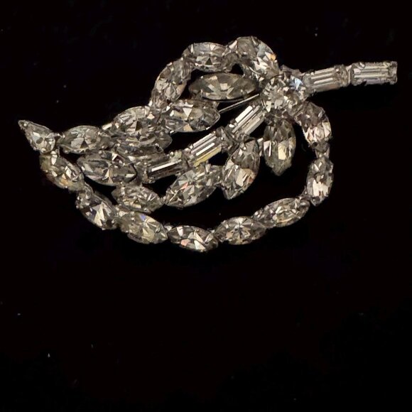 Vintage large clear prong set rhinestone Leaf Broach - Picture 6 of 10